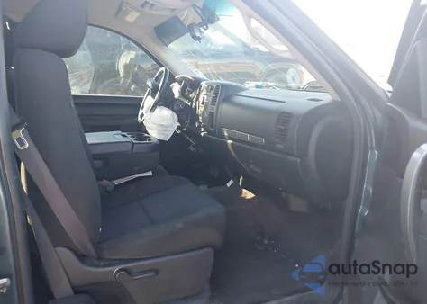 2013 Chevrolet Silverado 1500 Crew Cab z USA, uszkodzony, nr VIN 1GCRCSE09DZ378712